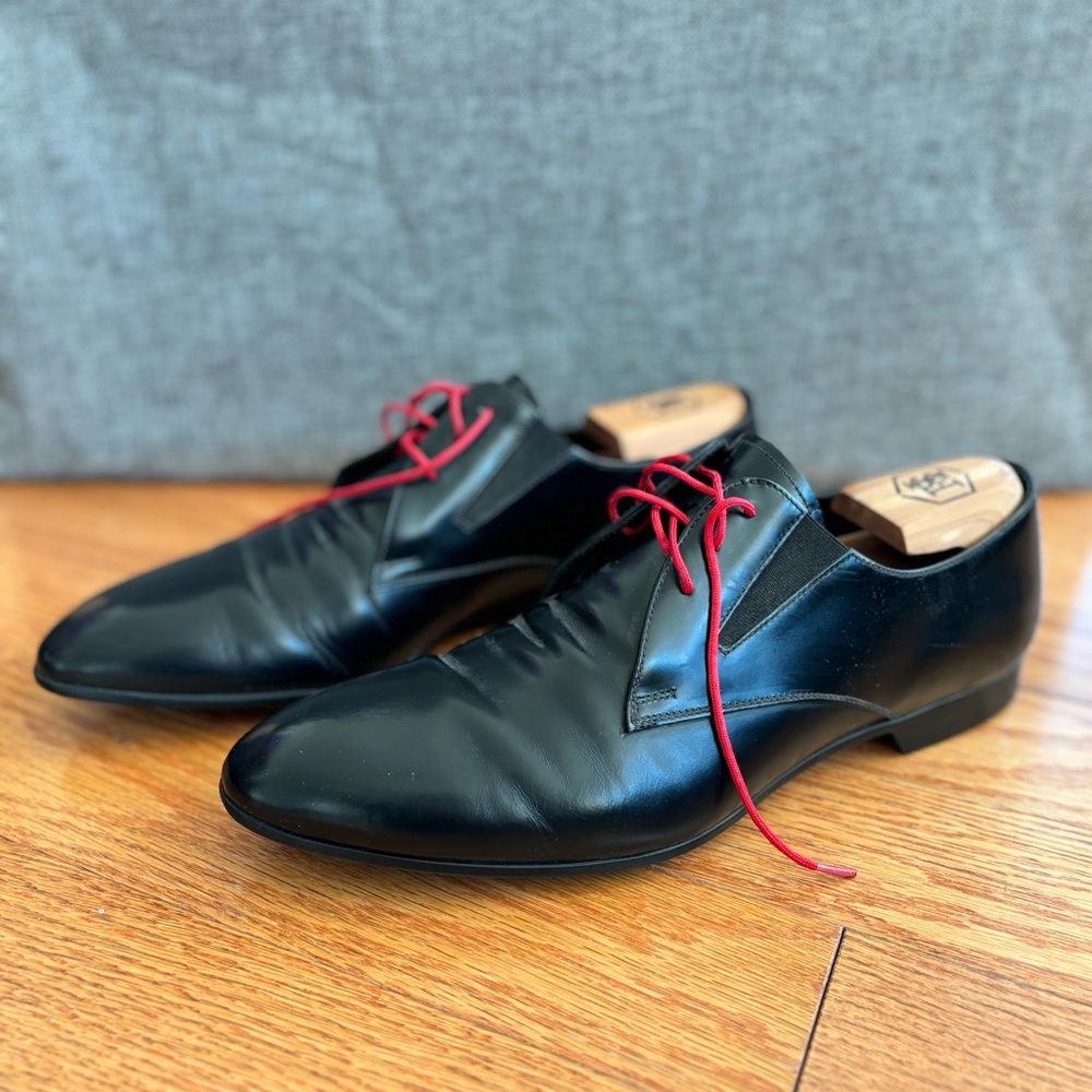 John Fluevog men’s size 9, black leather dress shoes